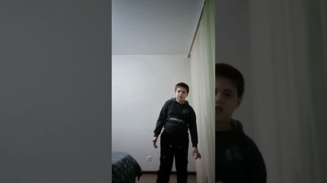 официальный трек моя жизнь идёт кругом наоборот смотреть онлайн