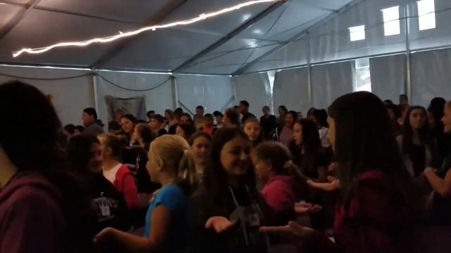 "Всем помаши рукой" песня в детском лагере смотреть онлайн