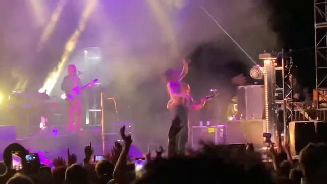 Cage The Elephant ~ Shake Me Down at Beach Life 2021 смотреть онлайн