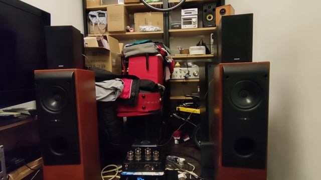 KEF Reference Model One смотреть онлайн