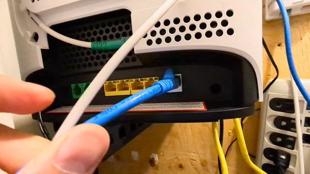 Bell Giga Hub Initial Review смотреть онлайн