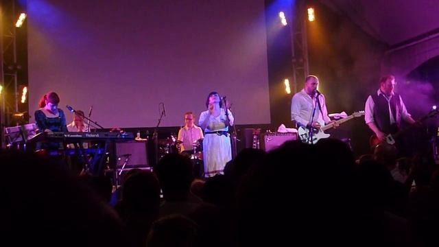 Camera Obscura - Sweetest Thing (Live) смотреть онлайн