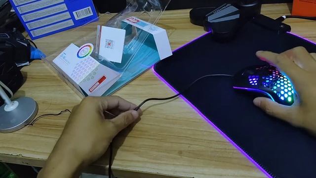 XO M4 Honeycomb RGB Light Breathing Gaming Mouse - Unboxing смотреть онлайн