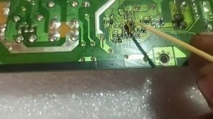 телевизор samsung LE32B350F1W не включается