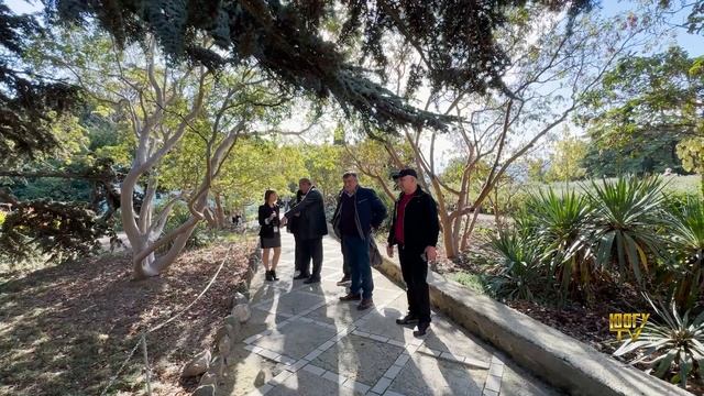 Зарисовка. Делегация ЮОГУ посетили Никитский ботанический сад в Ялте смотреть онлайн