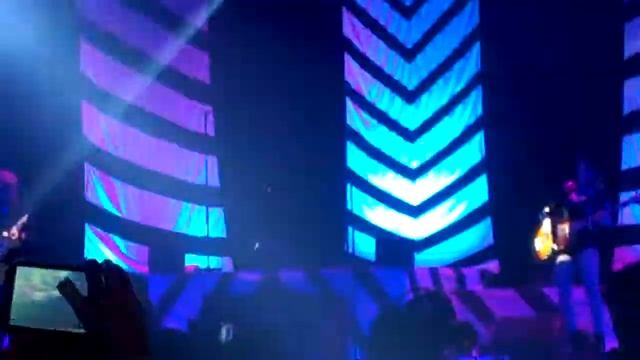 Adam Lambert 8/3/13 WAG Interlude + Tommy guitar solo смотреть онлайн