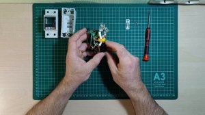 Разборка электронного реле напряжения Taxnele TVPS1-63T. Умный мастер-выключатель.