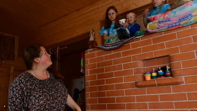 ТЕПЛО МАМИНЫХ РУК -слова музыка исполняет Николай Ананьев гармонь смотреть онлайн