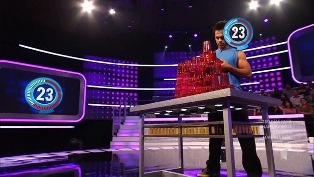 Construye y desarma la pirámide de vasos | Un Minuto Para Ganar | Entretenimiento смотреть онлайн