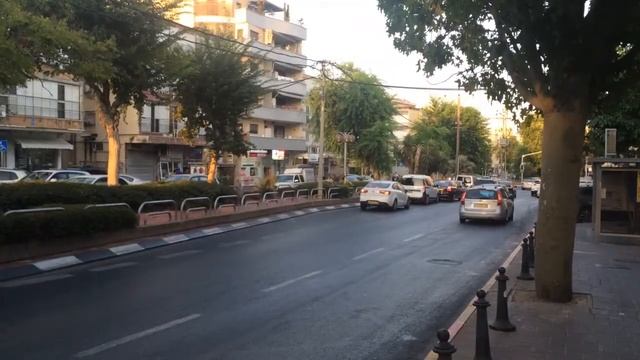 На улицах Бат-Яма и Холона. Жизнь в Израиле смотреть онлайн