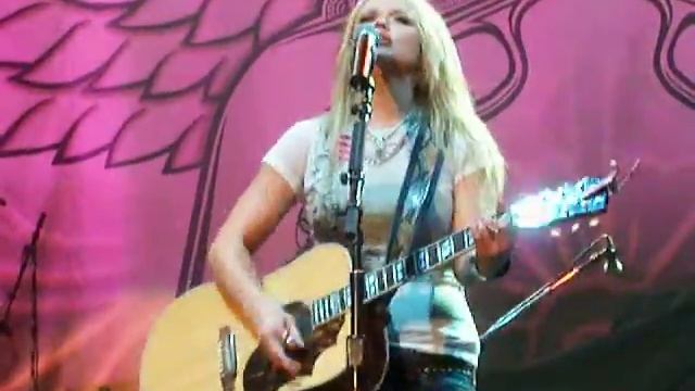 Miranda Lambert - New Strings (Live) смотреть онлайн