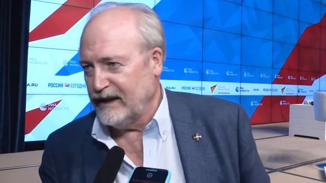 Владимир Хотиненко: архитектурный облик Баку изменился, но атмосфера радушия осталась! смотреть онлайн