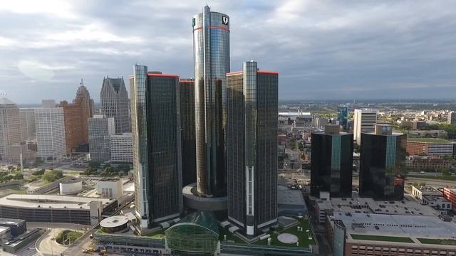 Detroit Renaissance Center Quick Drone Run смотреть онлайн