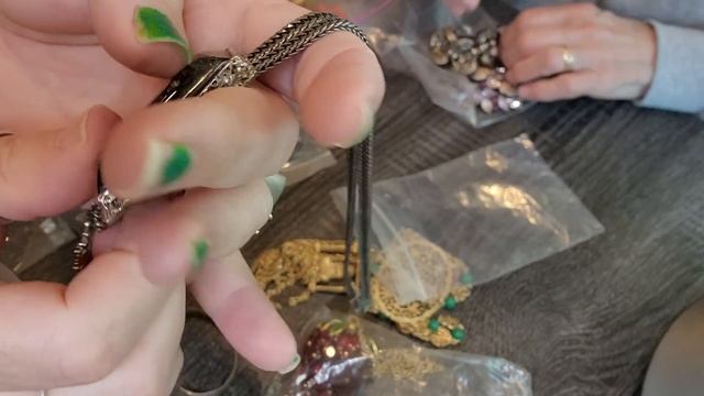 ROCKSTAR MOTHER & IMPOSSIBLE SON DISCOVERING OLD JEWELRY WHAT WE FOUND #fleamarket #resale #haul смотреть онлайн