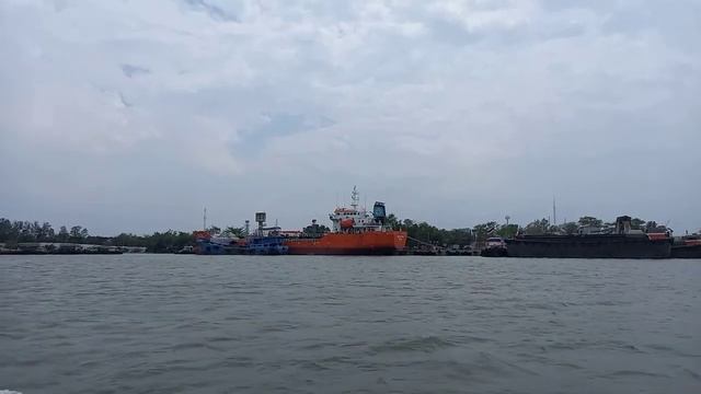 Arriving Surat Thani ferry pier, Thailand смотреть онлайн