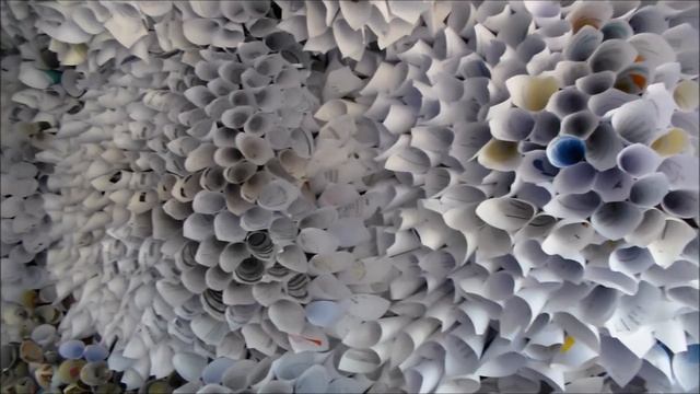 Anna Berry's Breathing Room, kinetic art installtion. Reactions of visitors with captions смотреть онлайн