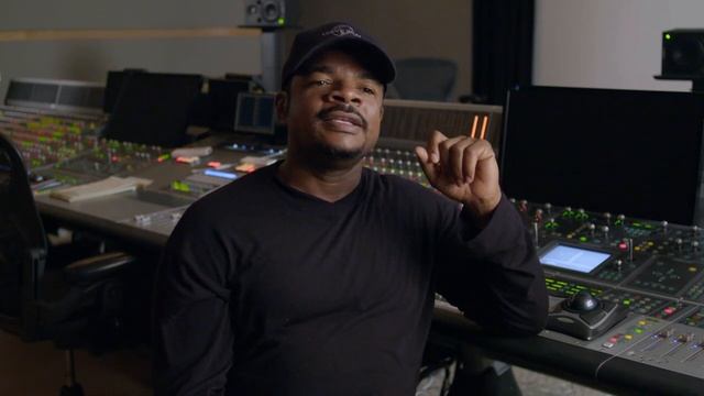 Straight Outta Compton: Director F. Gary Gray Behind the Scenes Movie Interview | ScreenSlam смотреть онлайн