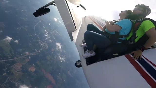Tandem Skydiving! Elizabeth from Columbus, GA at Skydive Georgia!! смотреть онлайн