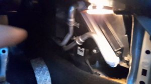 Шкода Октавия А7 дует с правой стороны холодным..Снятие радиатора отопителя.