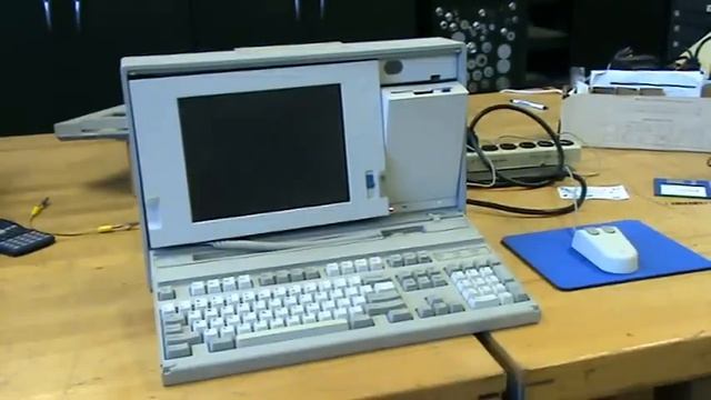 (#0007) IBM PS/2 P70 Portable Computer - Vintage PLASMA Display смотреть онлайн