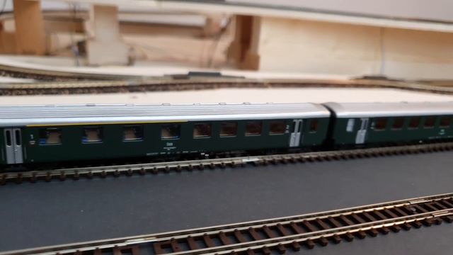 Spur N - Arnold 2456 - E-Lok BR 117 - DB Epoche IV смотреть онлайн