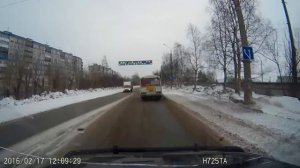 У Газели колёсико отвалилось)))