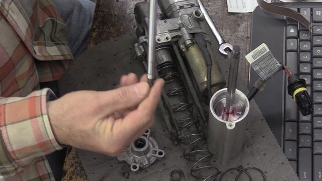 WARNING to Electro-Hydraulic Center Stand Users! смотреть онлайн