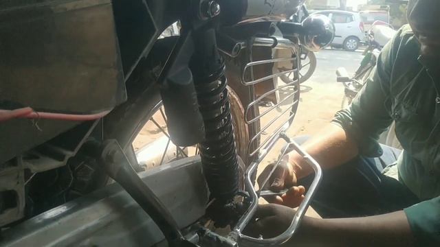 How to install pulsar shocker in Bajaj ct100 | only 1400 rs 😱CT100 में पल्सर के बैक शोकर कैसे लगाएं смотреть онлайн