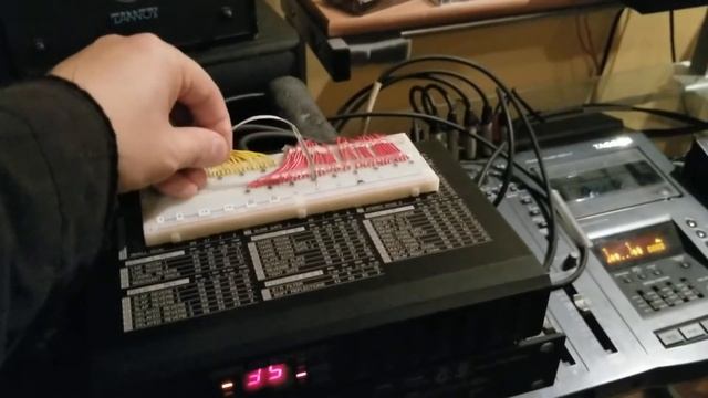 Circuit Bending - Yamaha R100 Reverb Processor - MrCalidorniaD смотреть онлайн