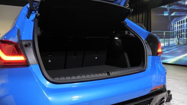 BMW 1-serie - Eerste kennismaking - English subtitles смотреть онлайн