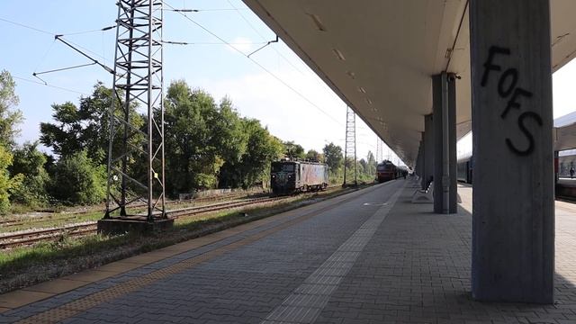 Току-що пристигналият 46 234 с 3602 "Чайка" от Бургас се прибира кротко към депото... смотреть онлайн