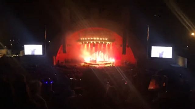 The Beach (LIVE) - The Neighbourhood смотреть онлайн