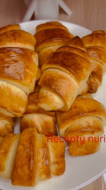 Рогалики😍простой и вкусный рецепт #вкусняшка #круассаны #выпечкадомашняя смотреть онлайн