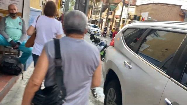 Picking Up Girls in Colombian Street Tour of my hood Envigado Medellin Colombia смотреть онлайн