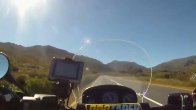 A leisurely cruise over Franschoek Pass on the trusty old GS1150 смотреть онлайн