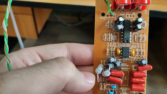 Microlab Pro 2 хлопок при включении в левой колонке убивает ВЧ динамик смотреть онлайн