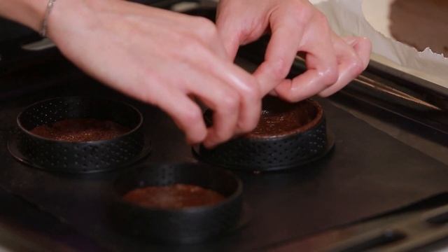 Веганський Тарт з Шоколадним Кремом та Соленою Карамеллю. Десерти без Цукру Глютену та Лактози. смотреть онлайн