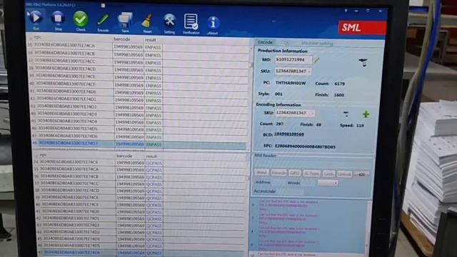 RFID satin labels are being encoded and decoded in pcs form and by rotary feeding unit |Model:CL622 смотреть онлайн