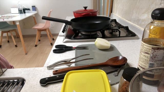 VLOG│EP14.천원짜리 제주무 사와서 무조림 만드는 주부일상. 간단한 집반찬 만들기. 남편이 차려준 주말 아침식사. 우리동네 핫플 밀화당 빵사서 시부모님댁 다녀오기. смотреть онлайн