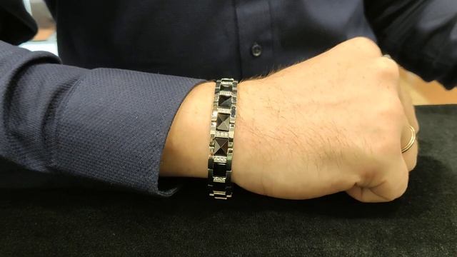 Браслет с фианитами и черными керамическими вставками смотреть онлайн