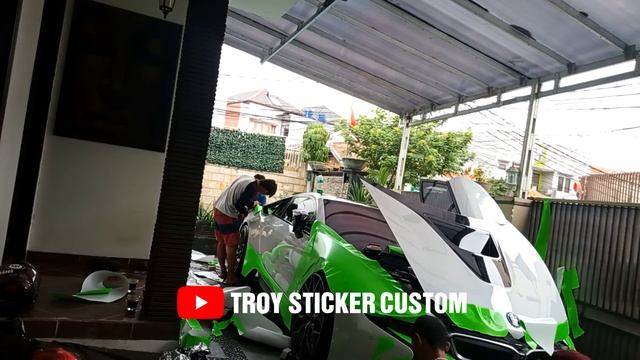 FULL WRAPPING BMW i8...FLUORESCENT GREEN смотреть онлайн