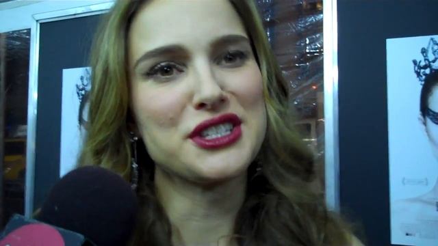 Natalie Portman Dishes About Her Friendship With Mila Kunis At The Black Swan Premiere смотреть онлайн