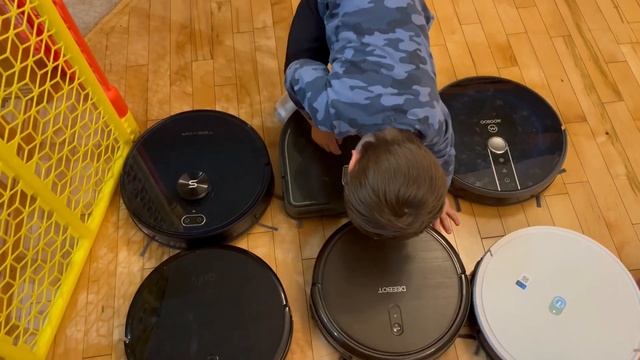 Robot Vacuum Race - Friday Night Edition смотреть онлайн