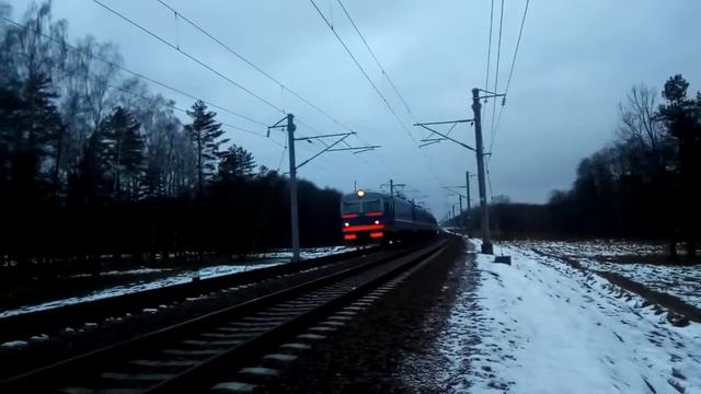 Электропоезд ЭР9Т-715 на Жлобин смотреть онлайн
