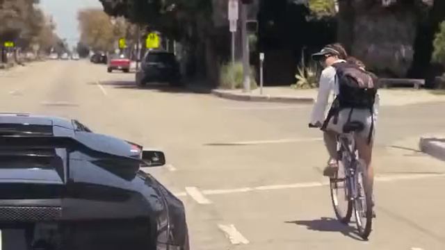 Бабушки и Lamborghini.