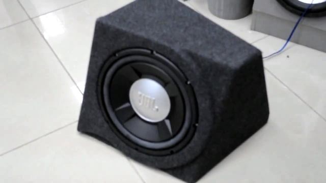 Sealed 1 Cubic Foot (28 Liters) Box JBL GTO 1202D Subwoofer