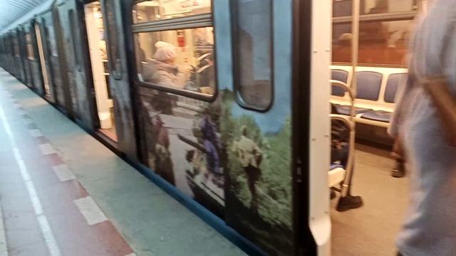 Тематический поезд в метро смотреть онлайн