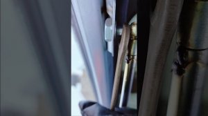 Как снять газовый упор багажника на Ладе калине 2, LADA Kalina 2.