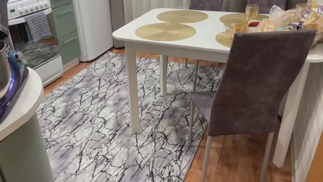 Уборка, новый ковёр на кухню, готовлю салат. смотреть онлайн
