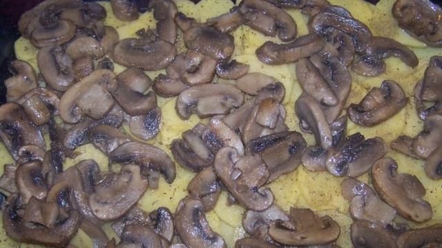 MUSHROOM AND POTATO GRATAN смотреть онлайн